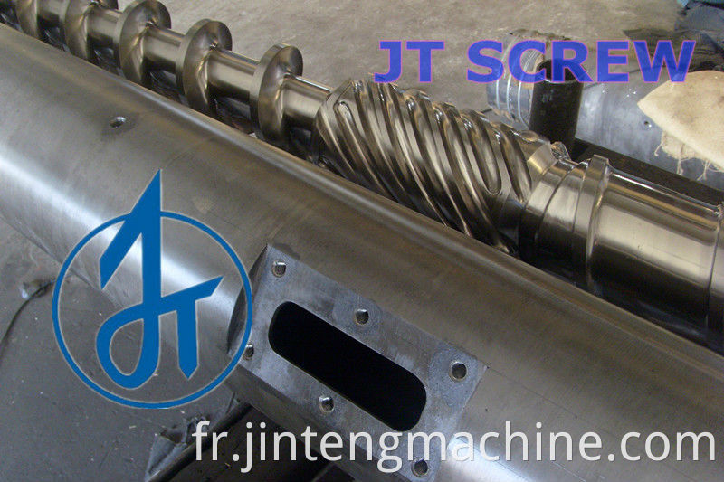 screw for extruder with gas hole